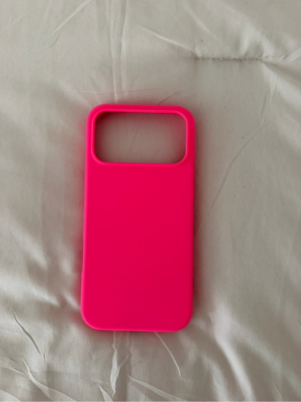 17 pro max, MagSafe compatible Hot Pink Silicone Phone Case